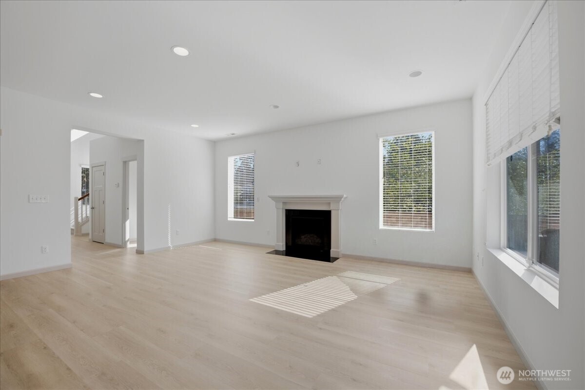 21602 Nw Monterey Loop Property Photo 5