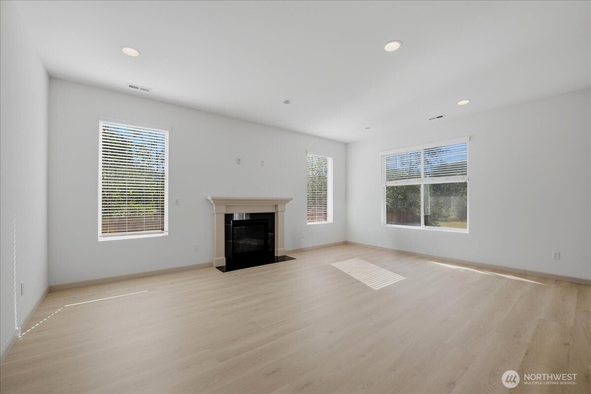 21602 Nw Monterey Loop Property Photo 6
