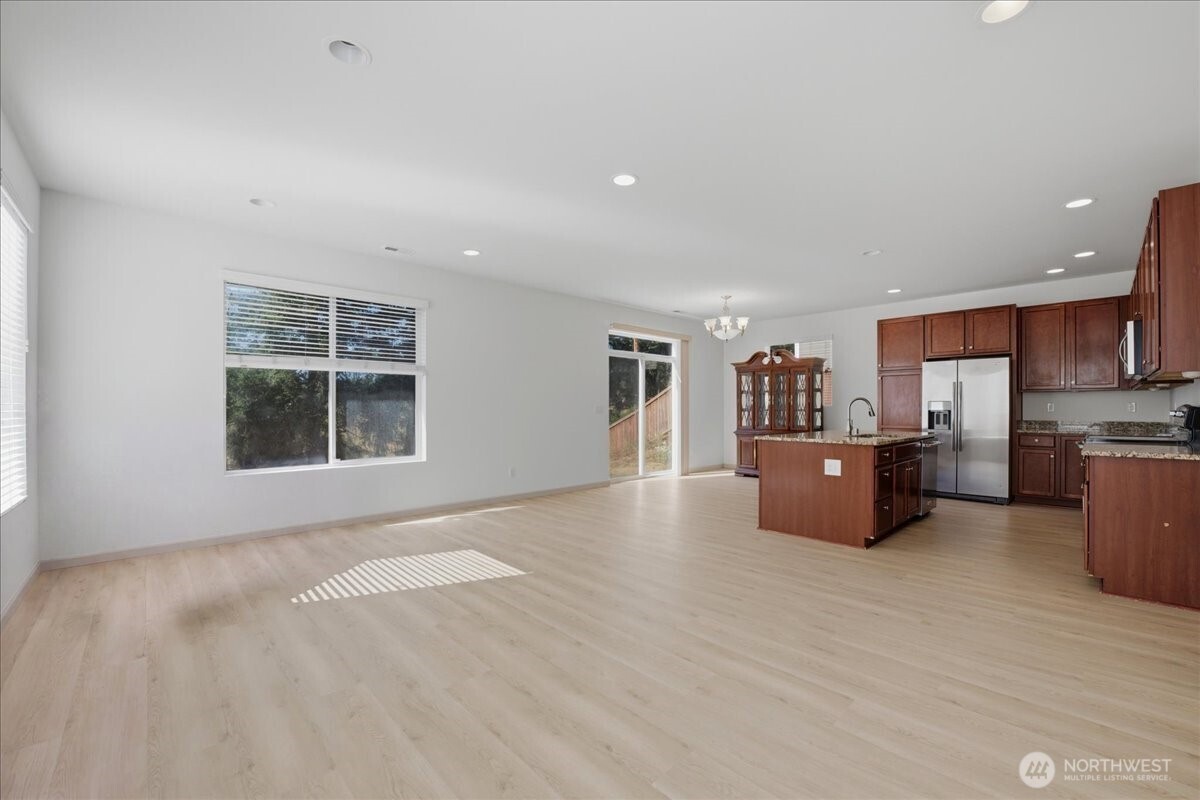 21602 Nw Monterey Loop Property Photo 7