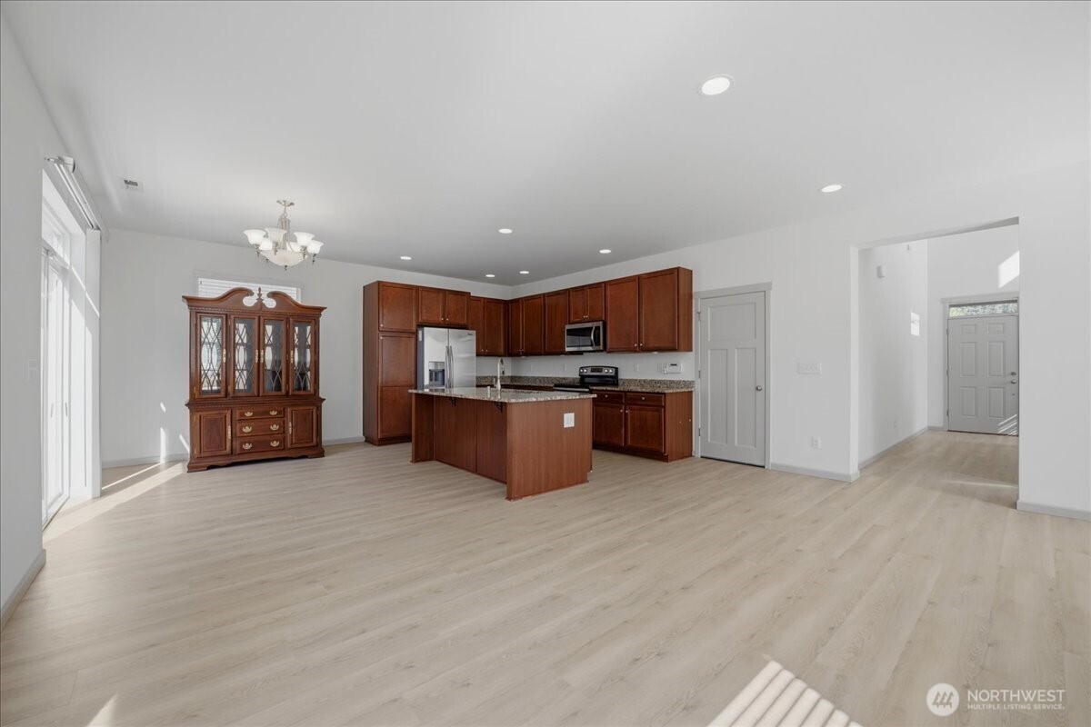 21602 Nw Monterey Loop Property Photo 8