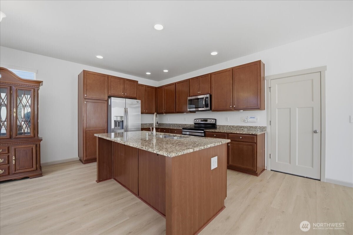 21602 Nw Monterey Loop Property Photo 11