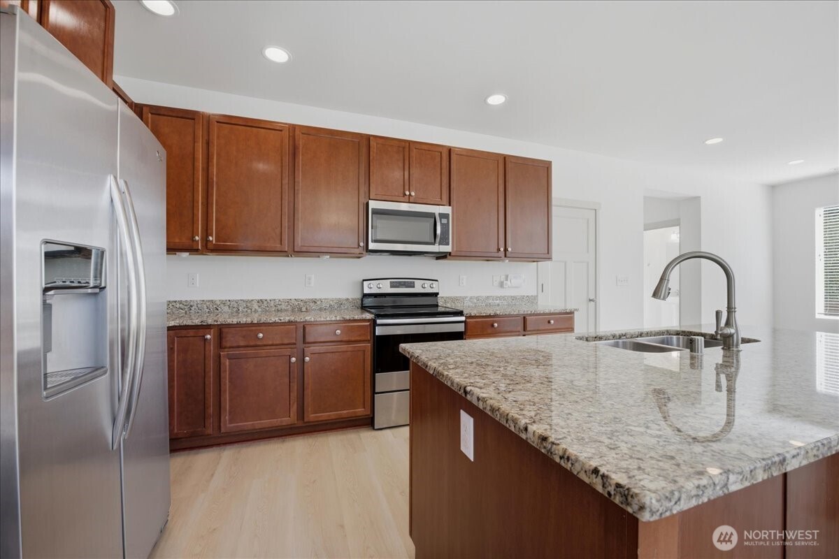 21602 Nw Monterey Loop Property Photo 12