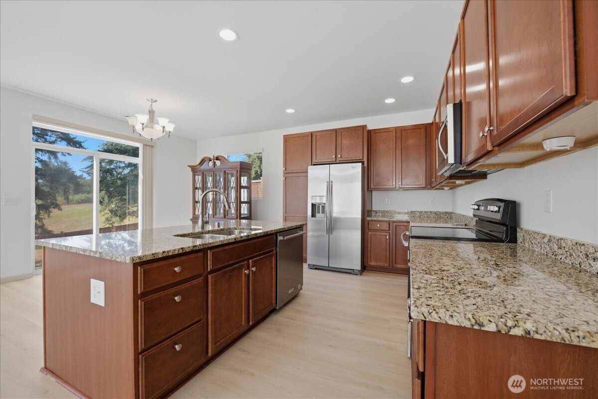21602 Nw Monterey Loop Property Photo 13