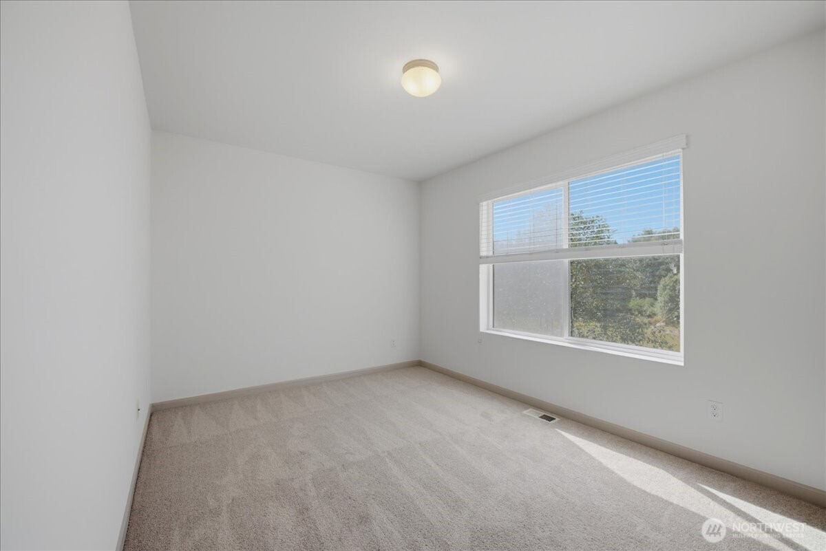 21602 Nw Monterey Loop Property Photo 19