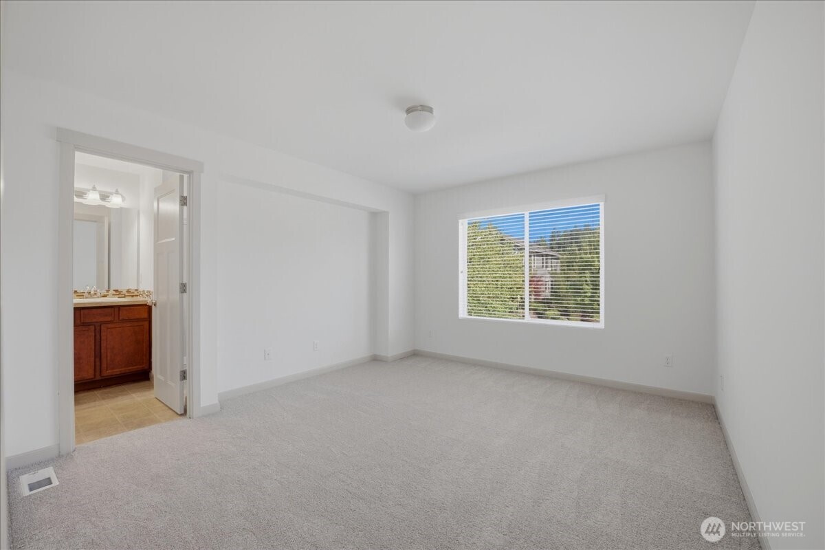 21602 Nw Monterey Loop Property Photo 23
