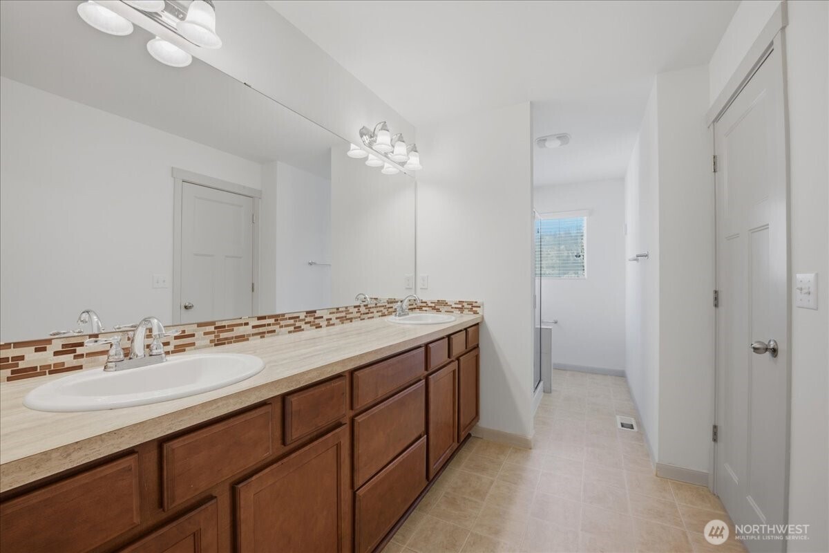 21602 Nw Monterey Loop Property Photo 24