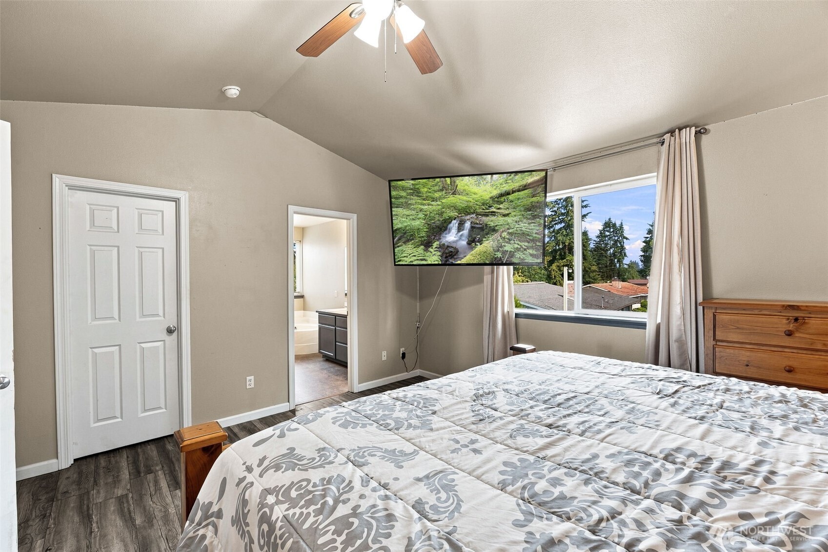 211 177th Street Property Photo 16