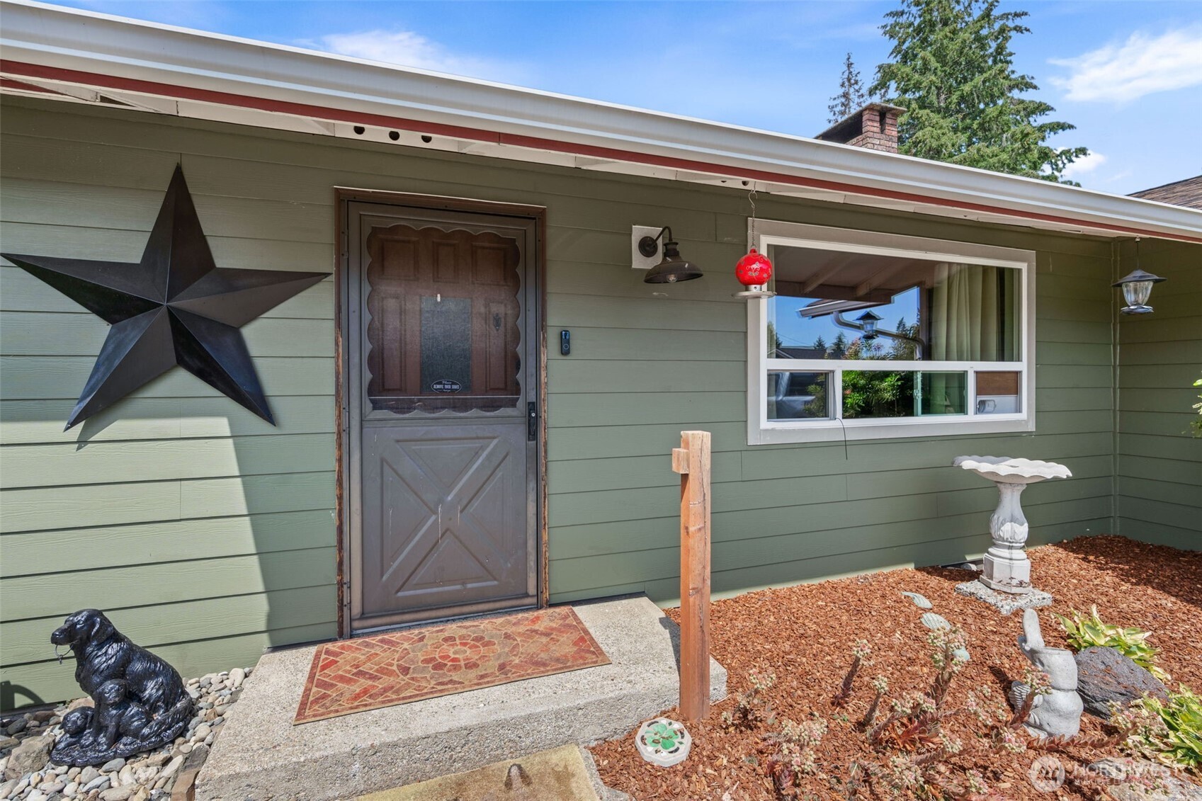 726 Sidney Street Property Photo 4