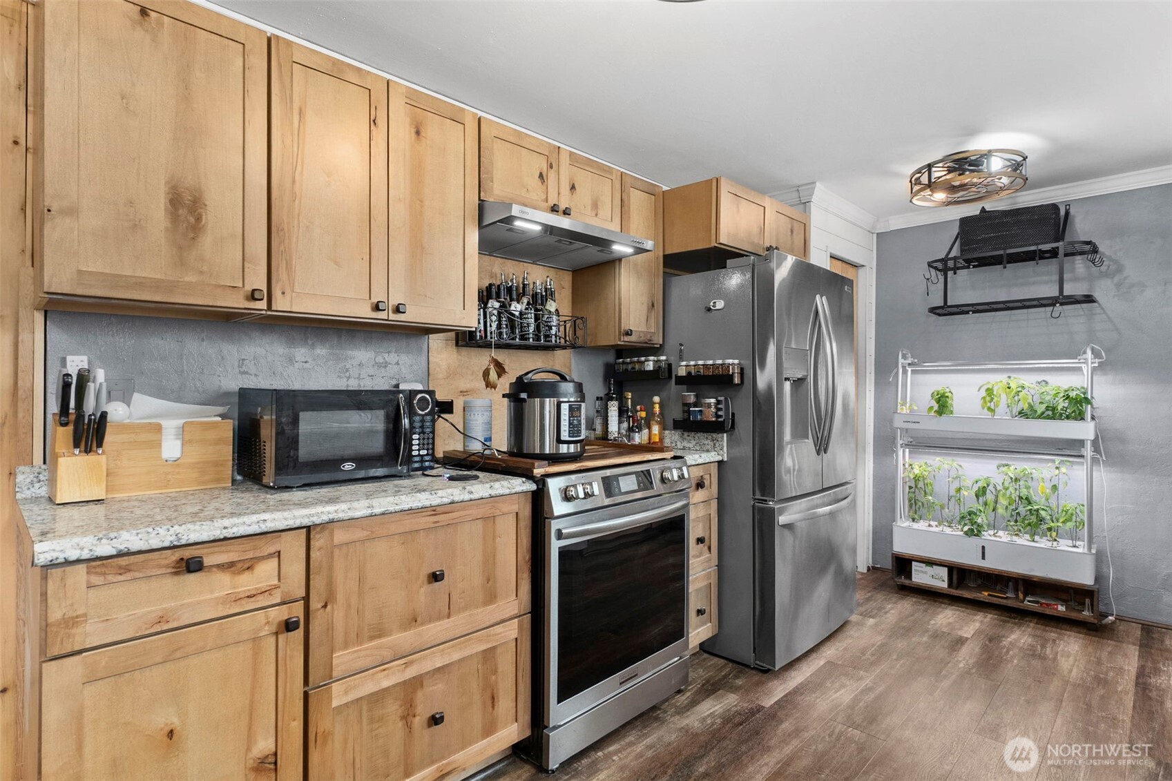 726 Sidney Street Property Photo 16