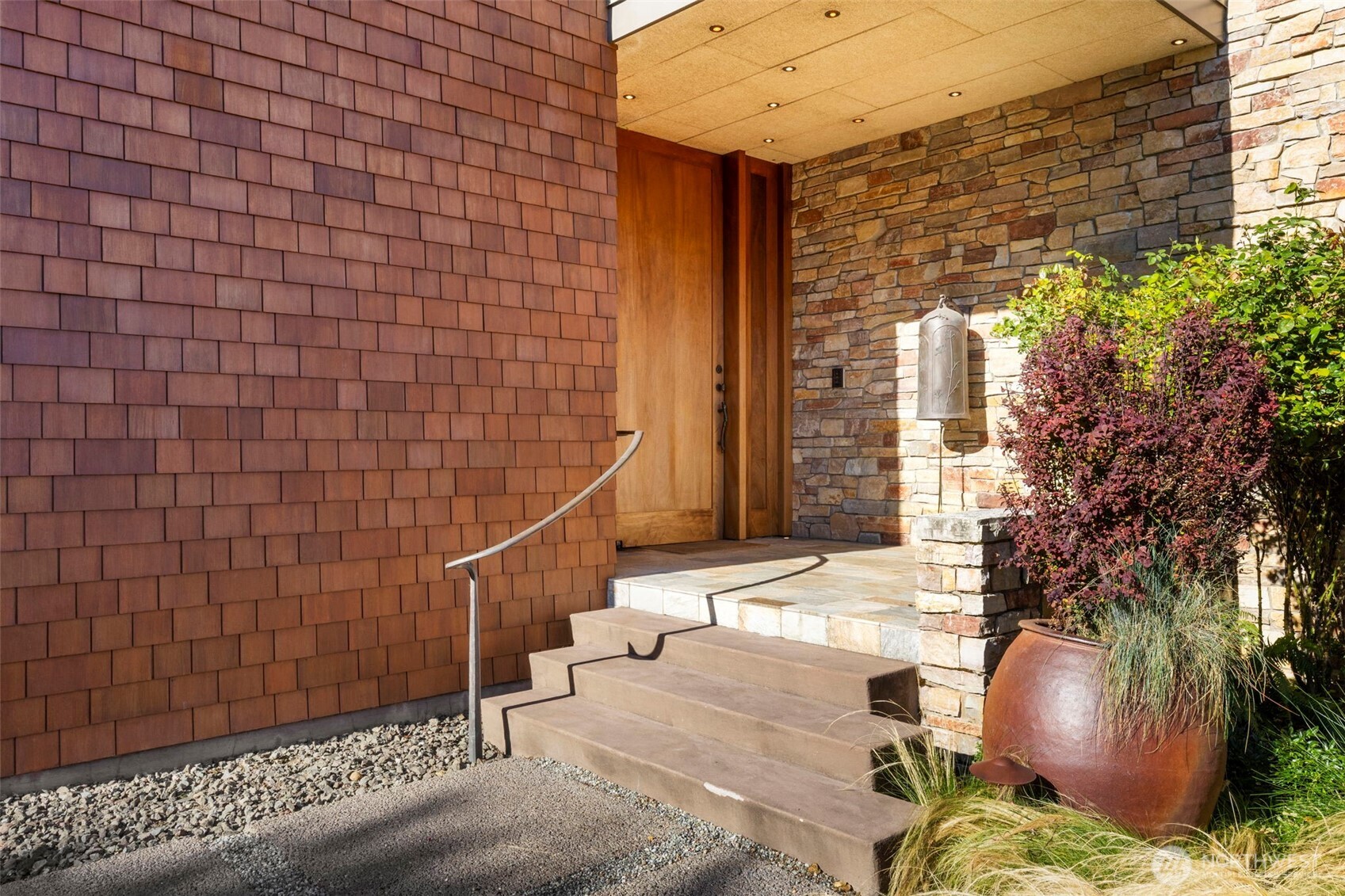 537 Jackson Street Property Photo 5
