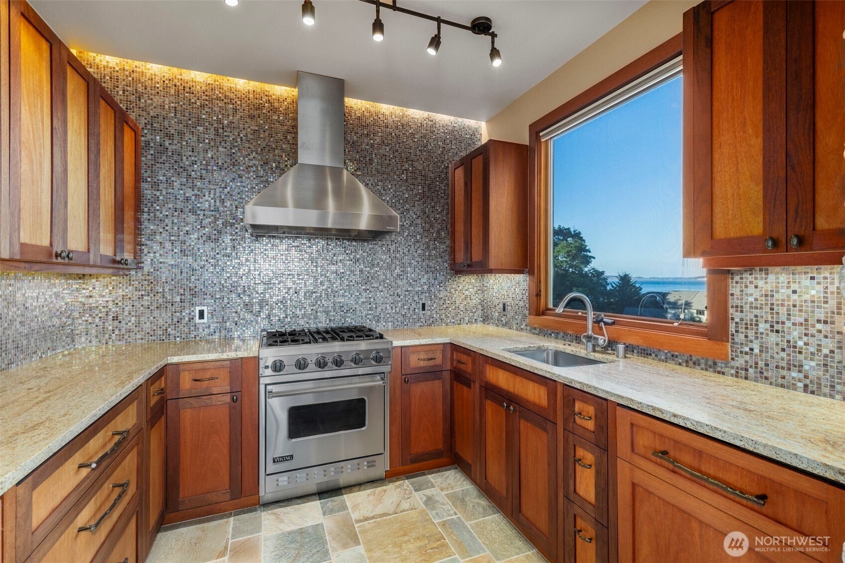 537 Jackson Street Property Photo 31