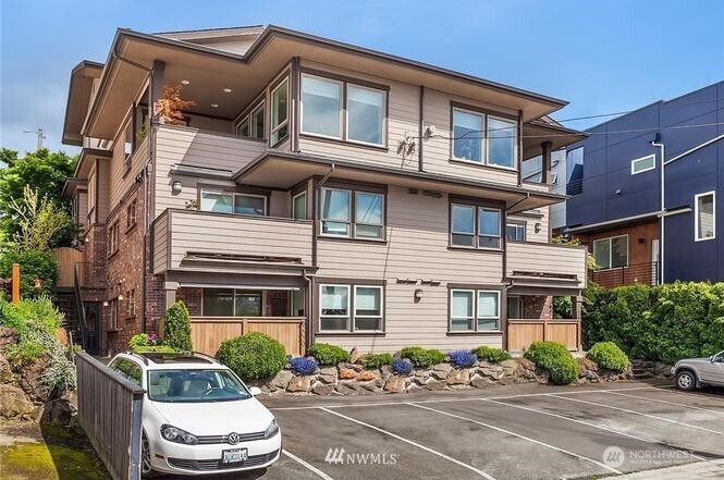 2009 Yale Avenue 102 Property Photo 1