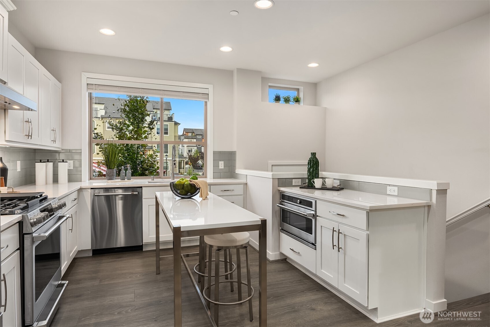 1053 6th Walk Property Photo 4