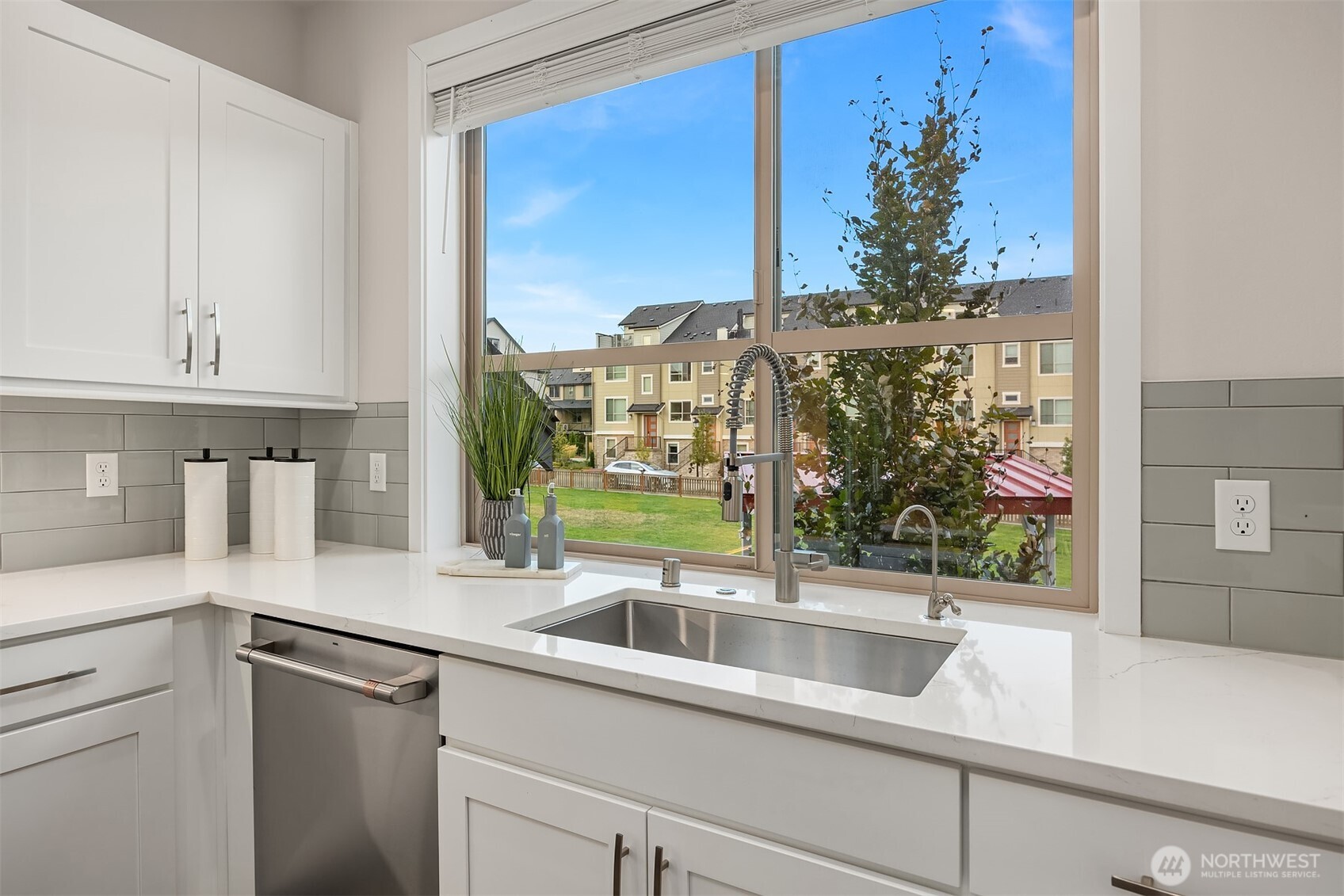 1053 6th Walk Property Photo 6