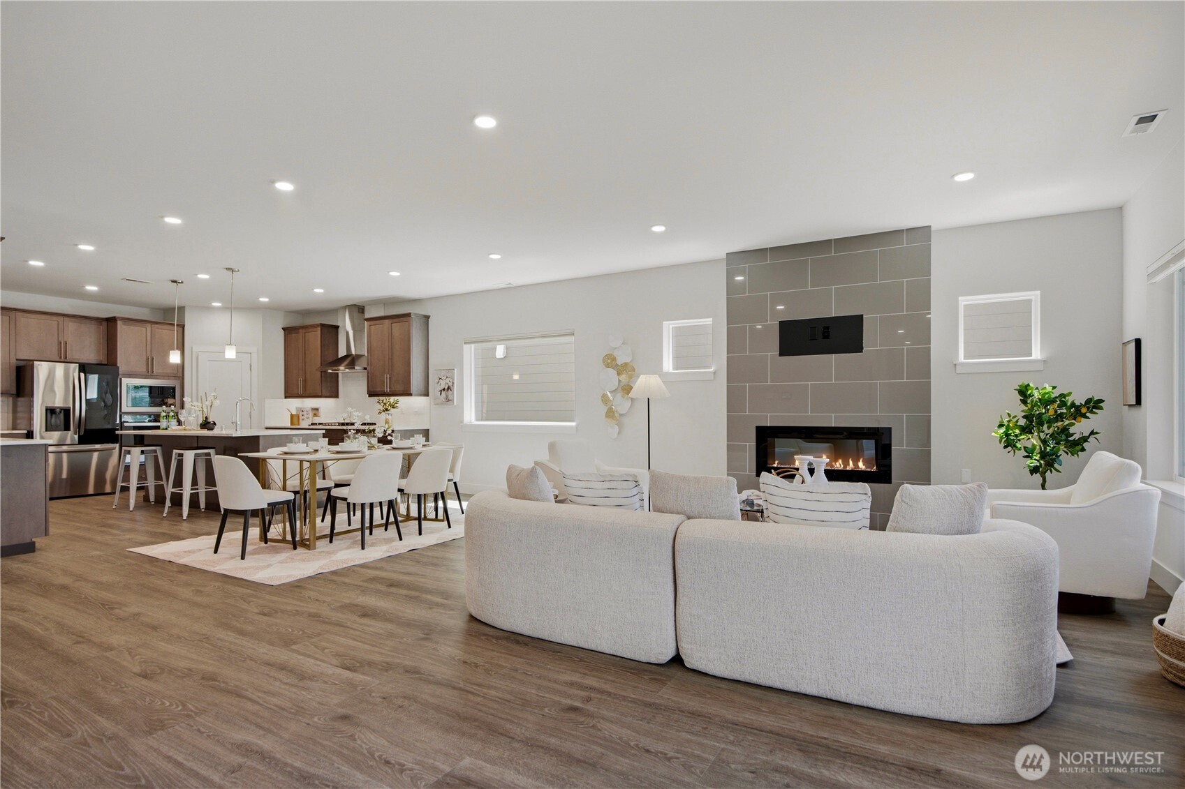 18733 14th Place Property Photo 3