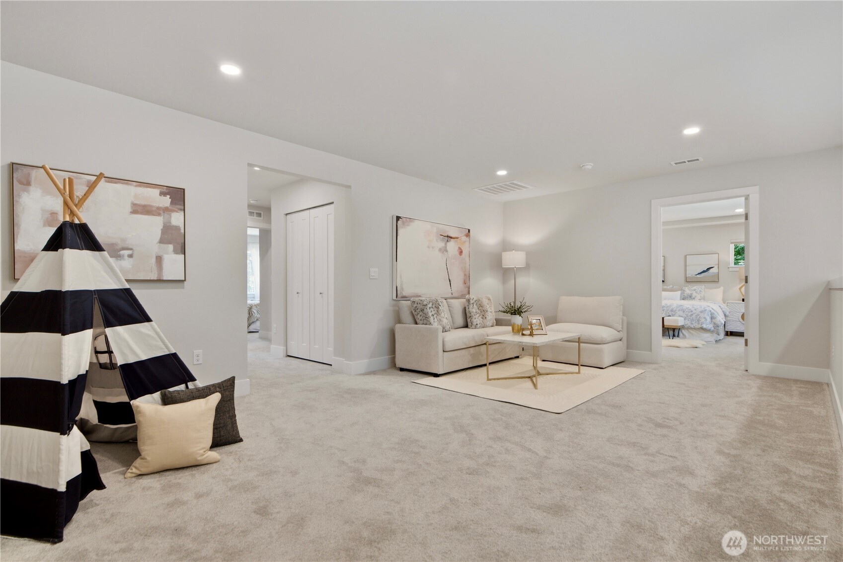 18733 14th Place Property Photo 8