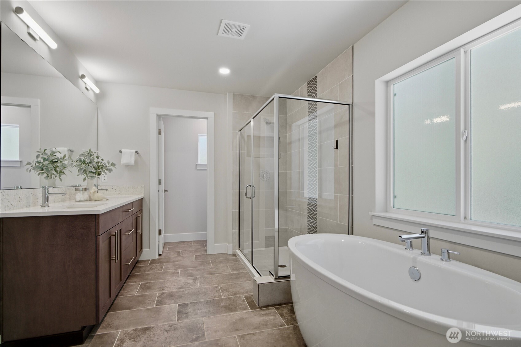 18733 14th Place Property Photo 11