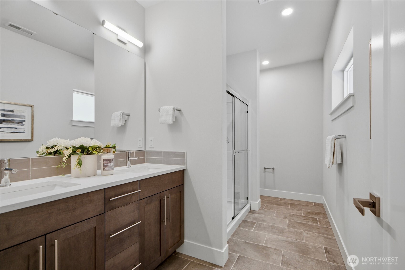 18733 14th Place Property Photo 13
