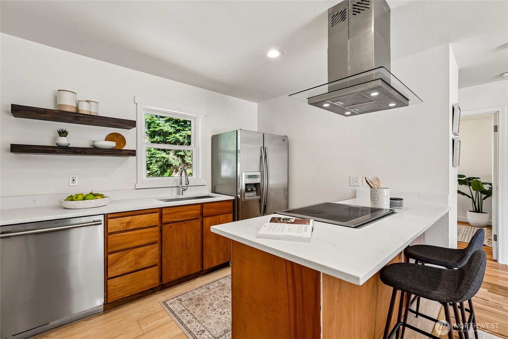 9227 Palatine Avenue Property Photo 8