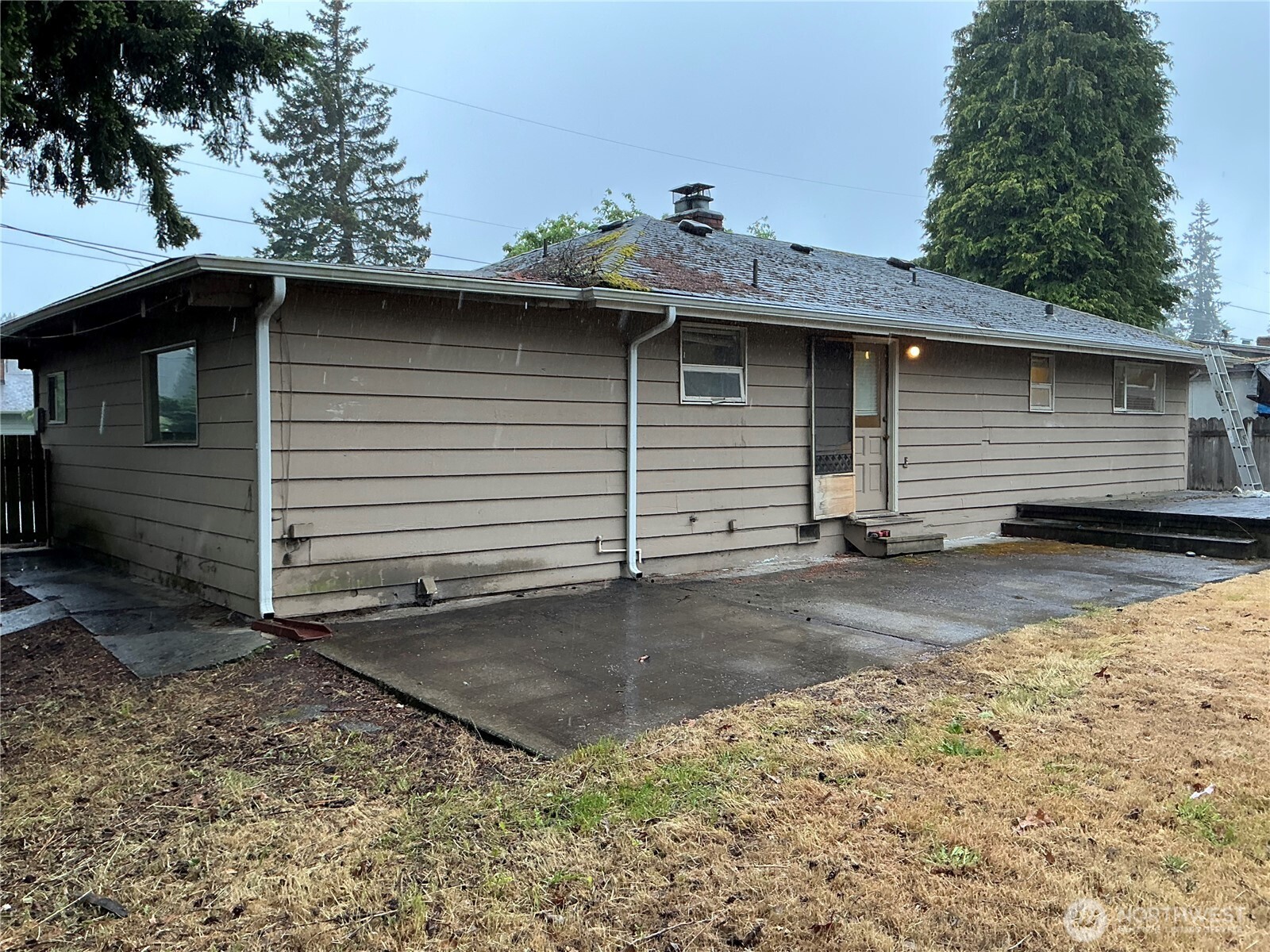 8007 215th Street Property Photo 3