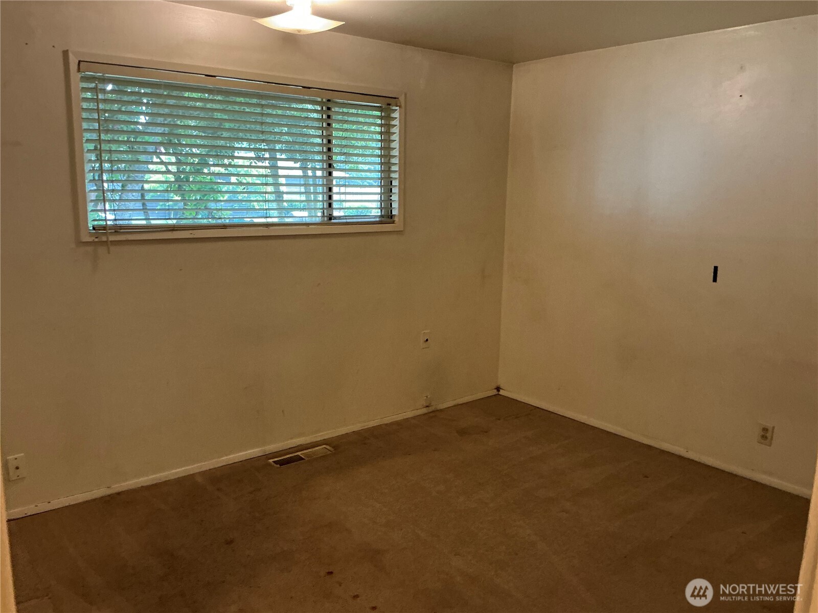 8007 215th Street Property Photo 9