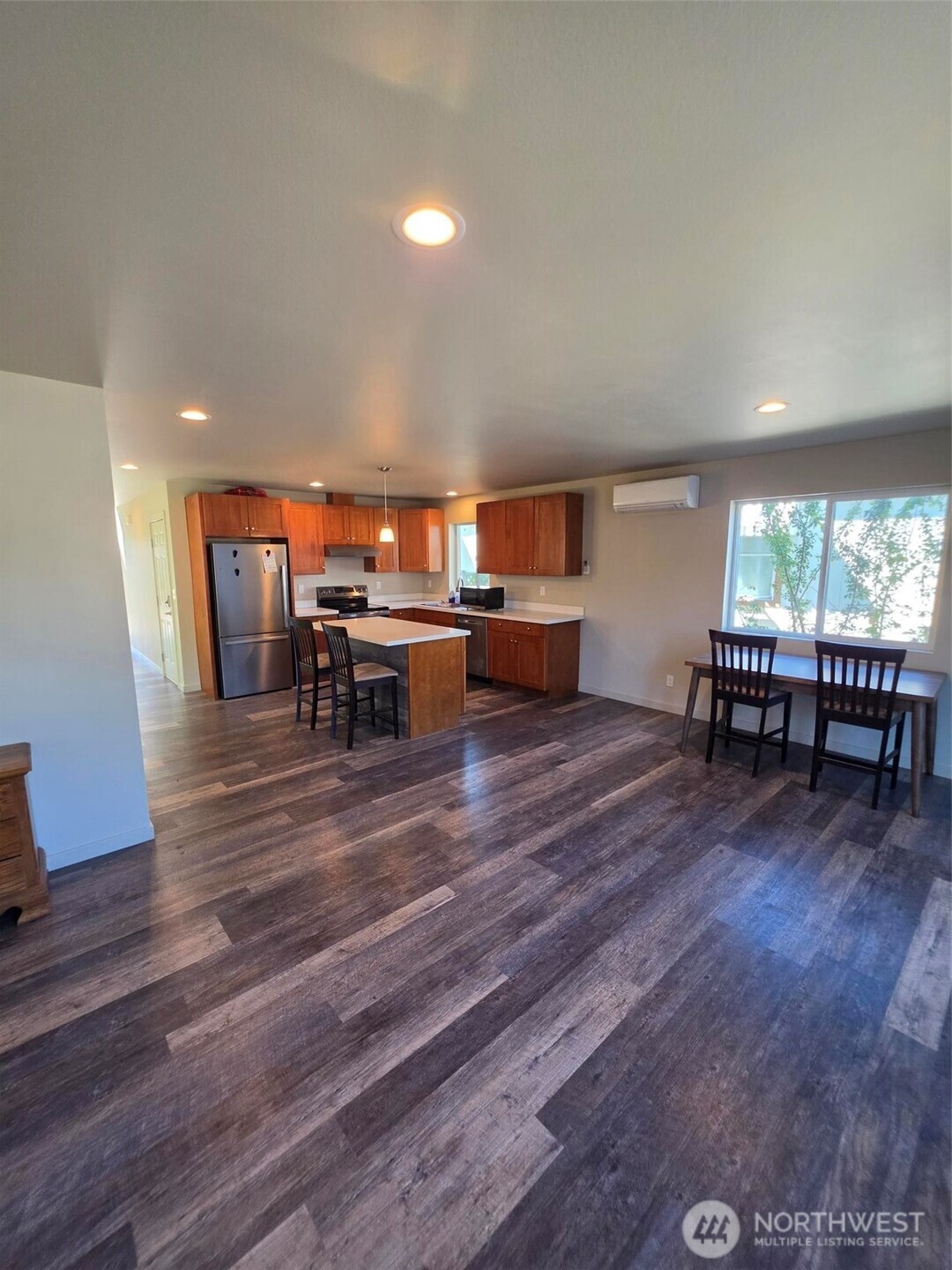 3704 W F Street Property Photo 4