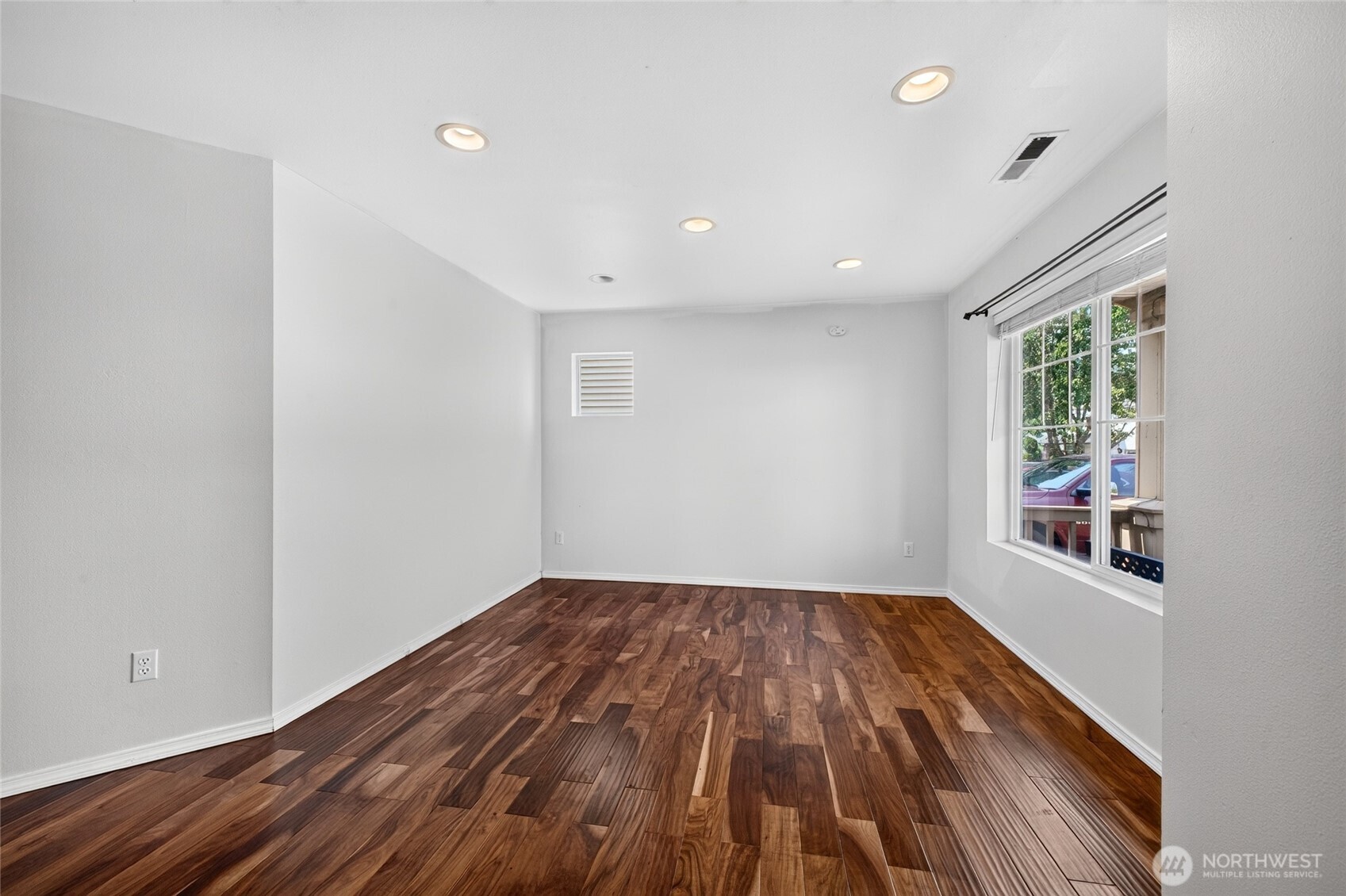 17823 Silver Creek Avenue Property Photo 2