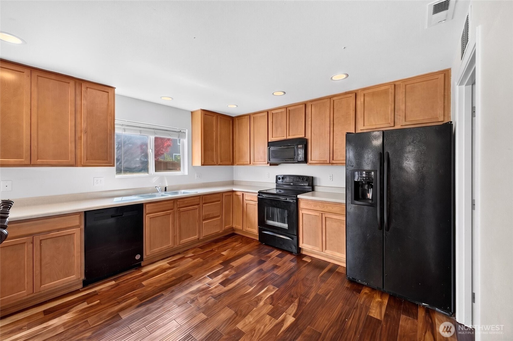 17823 Silver Creek Avenue Property Photo 4