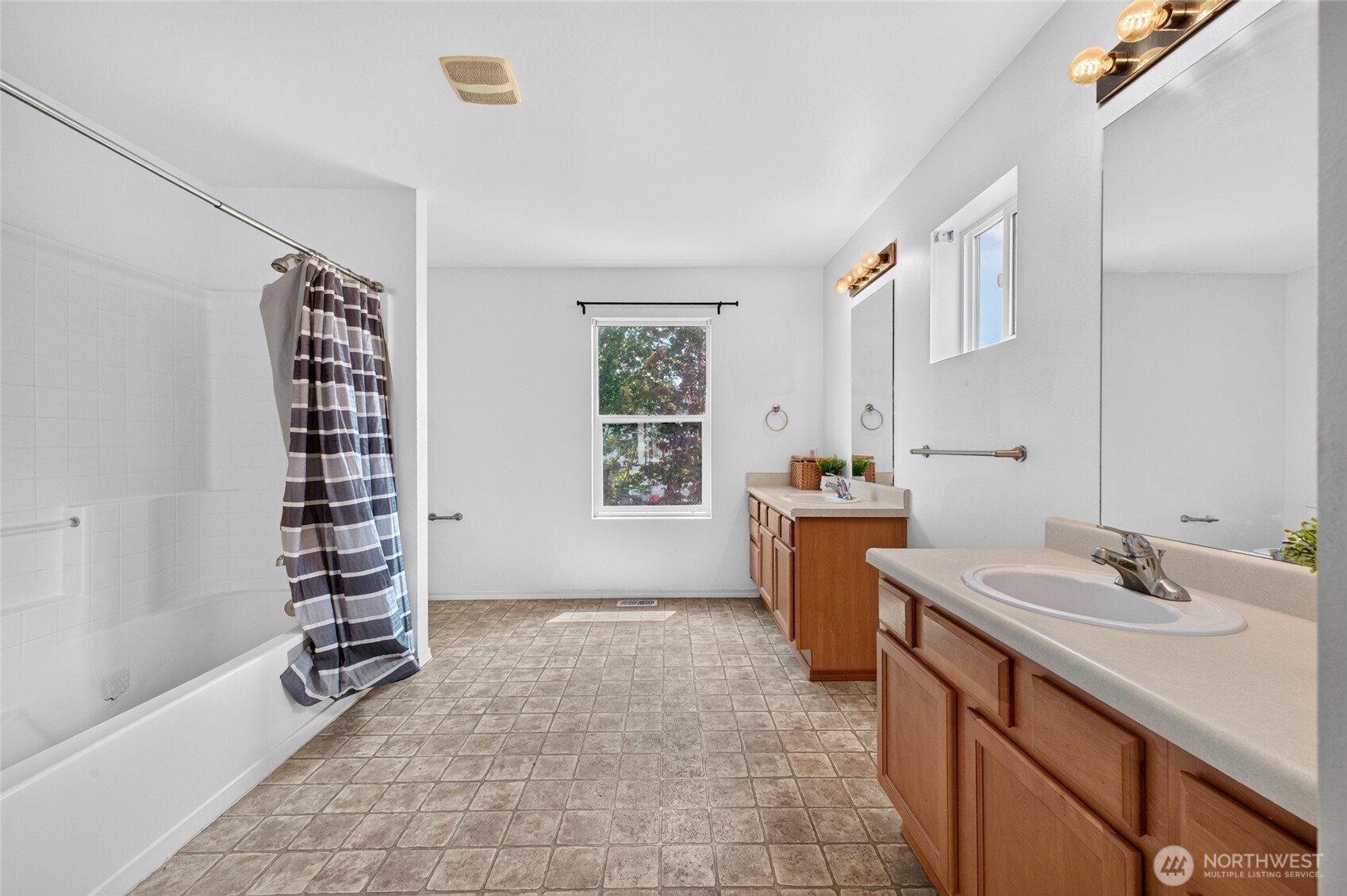 17823 Silver Creek Avenue Property Photo 14