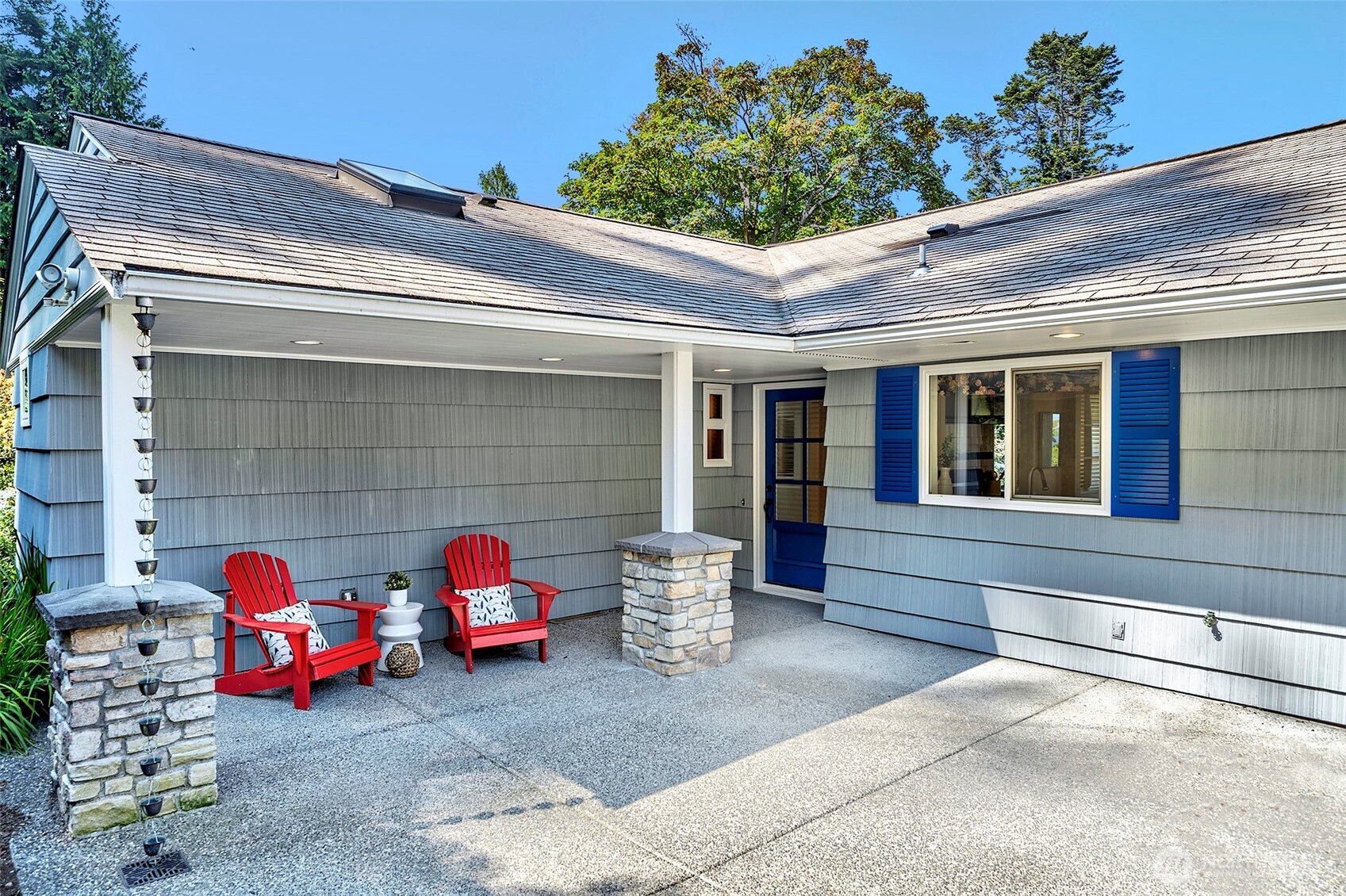 18516 Soundview Place Property Photo 4