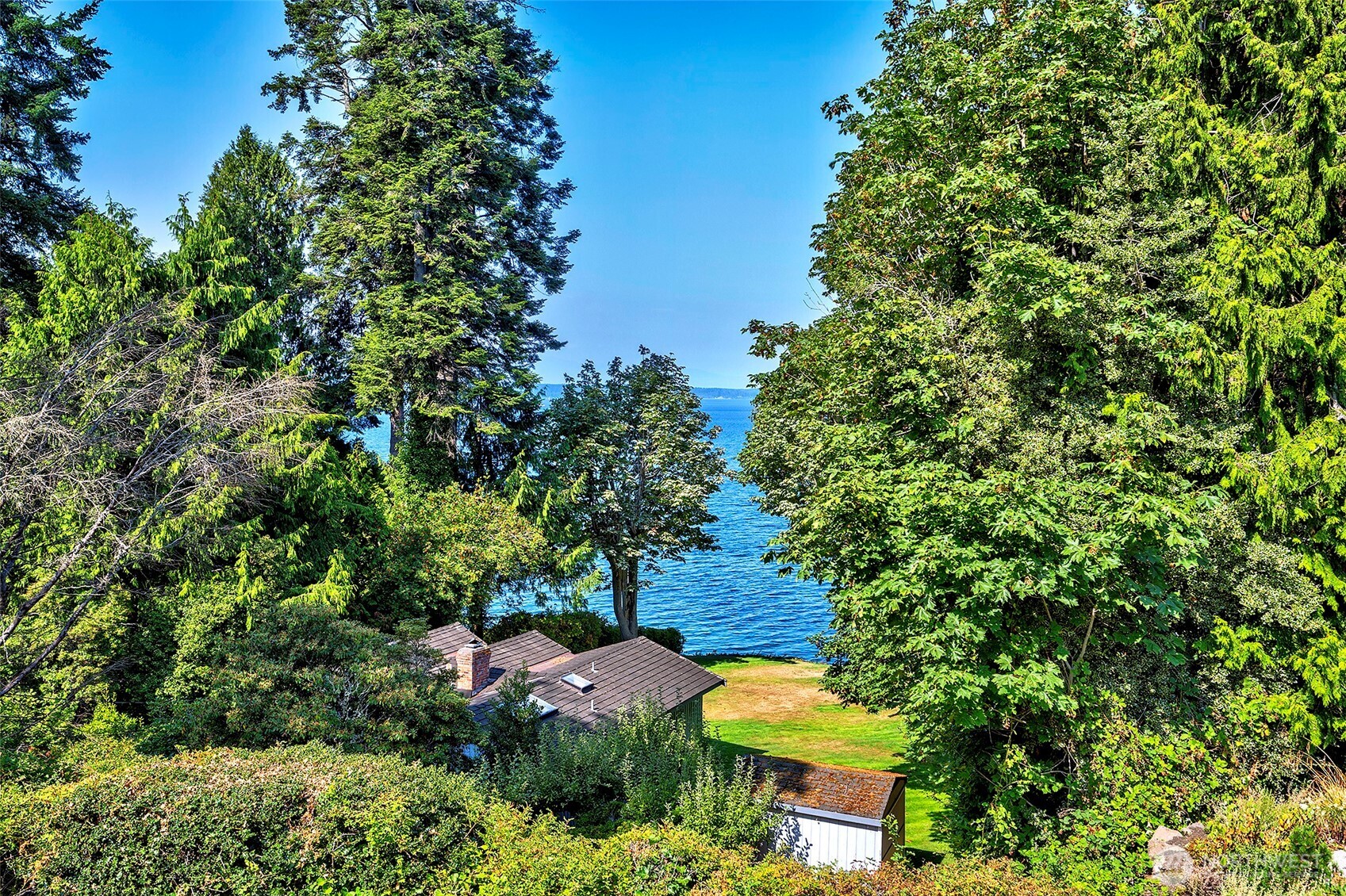 18516 Soundview Place Property Photo 9