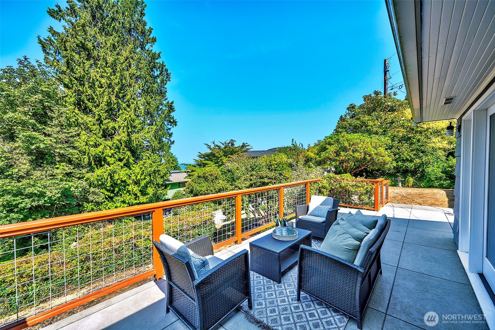 18516 Soundview Place Property Photo 10