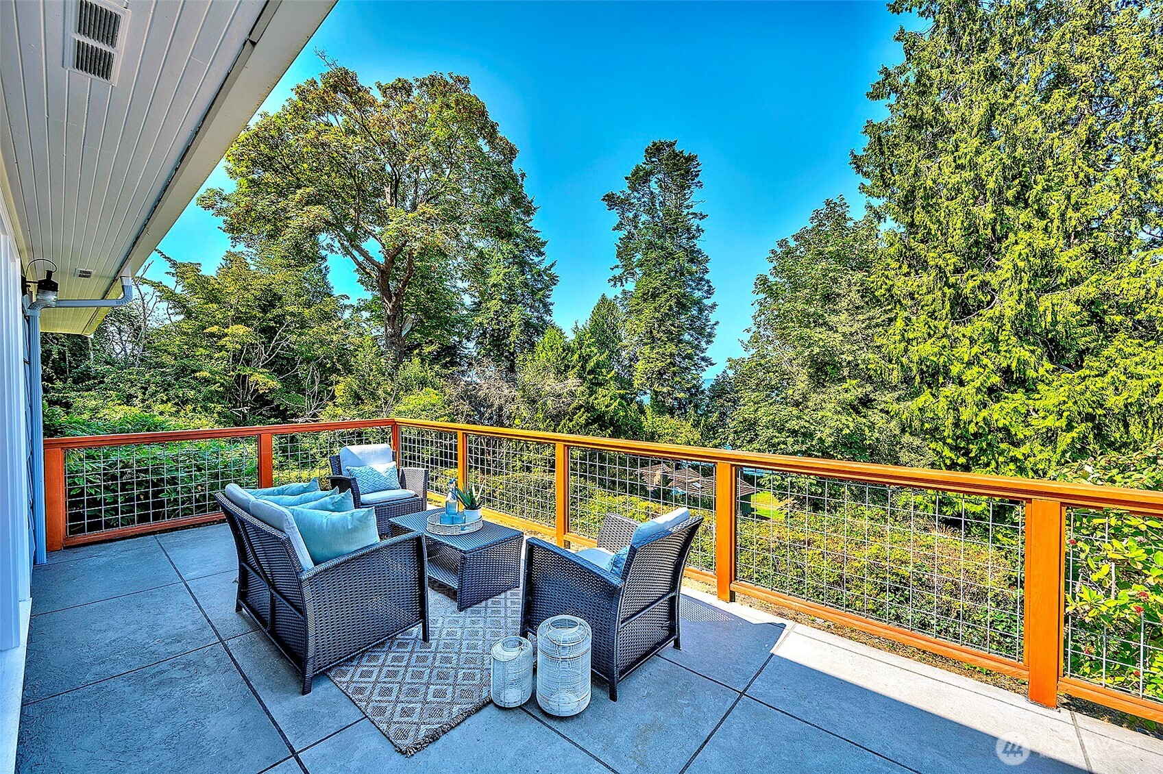 18516 Soundview Place Property Photo 11