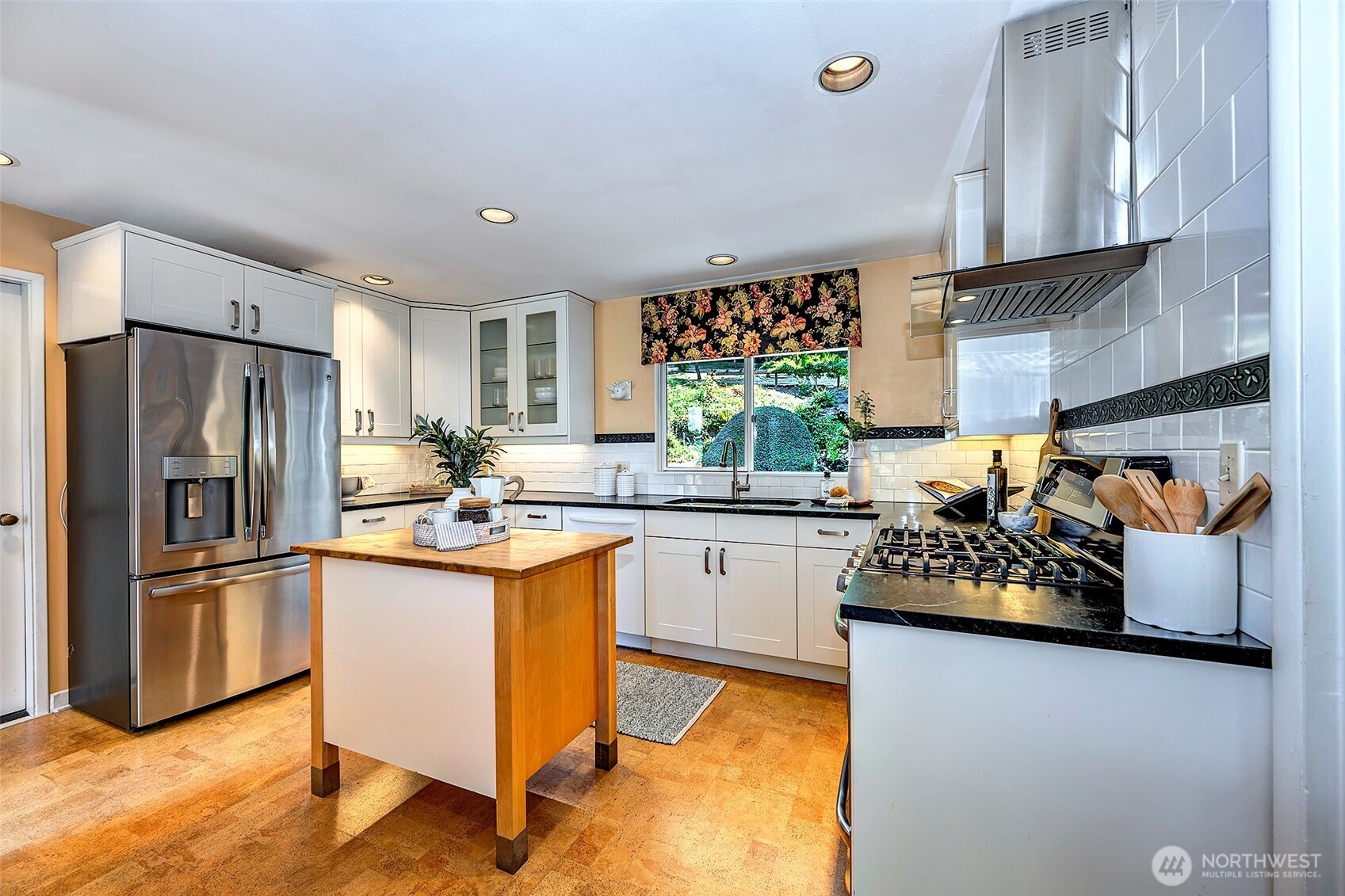 18516 Soundview Place Property Photo 14