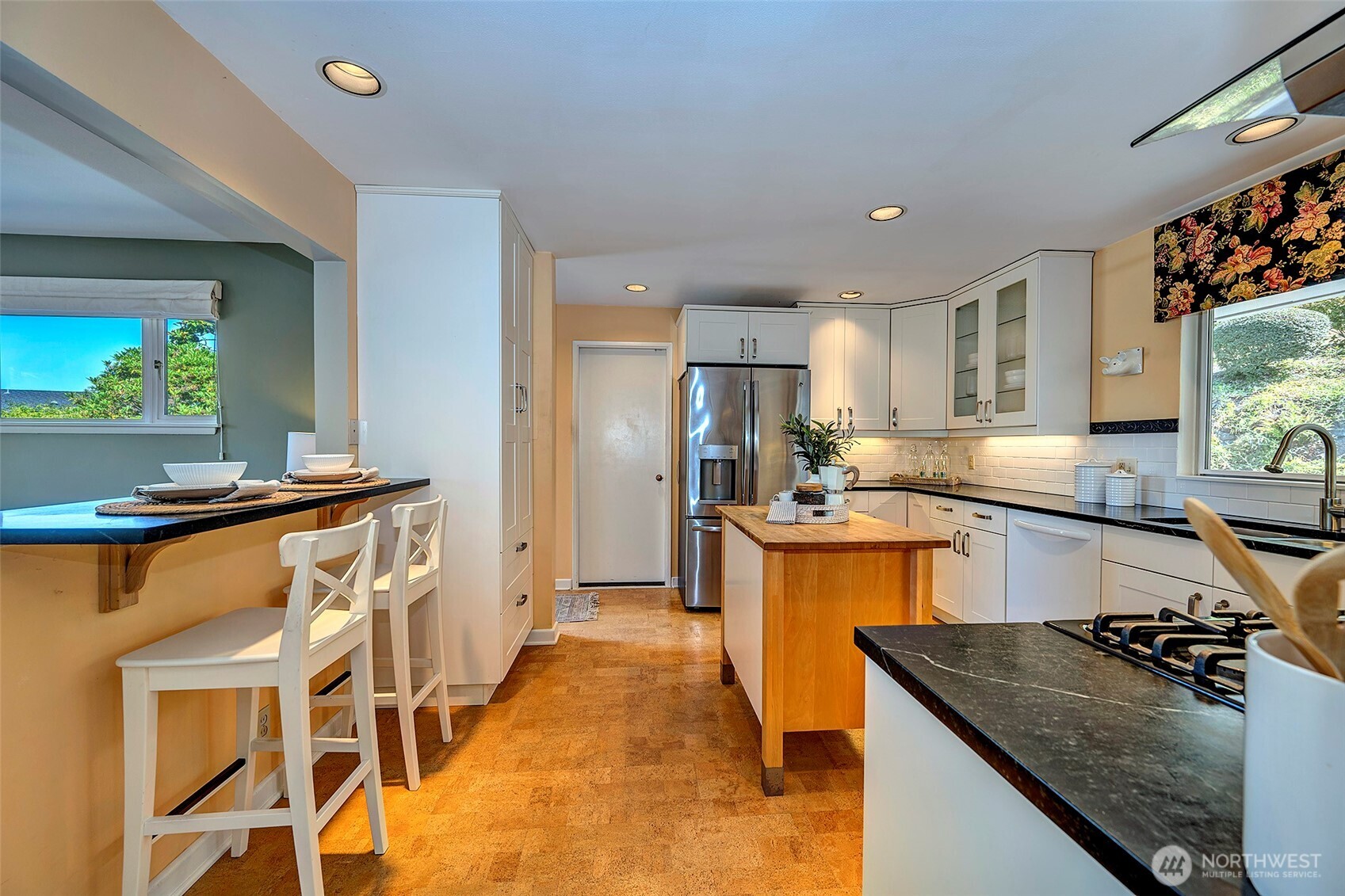 18516 Soundview Place Property Photo 15