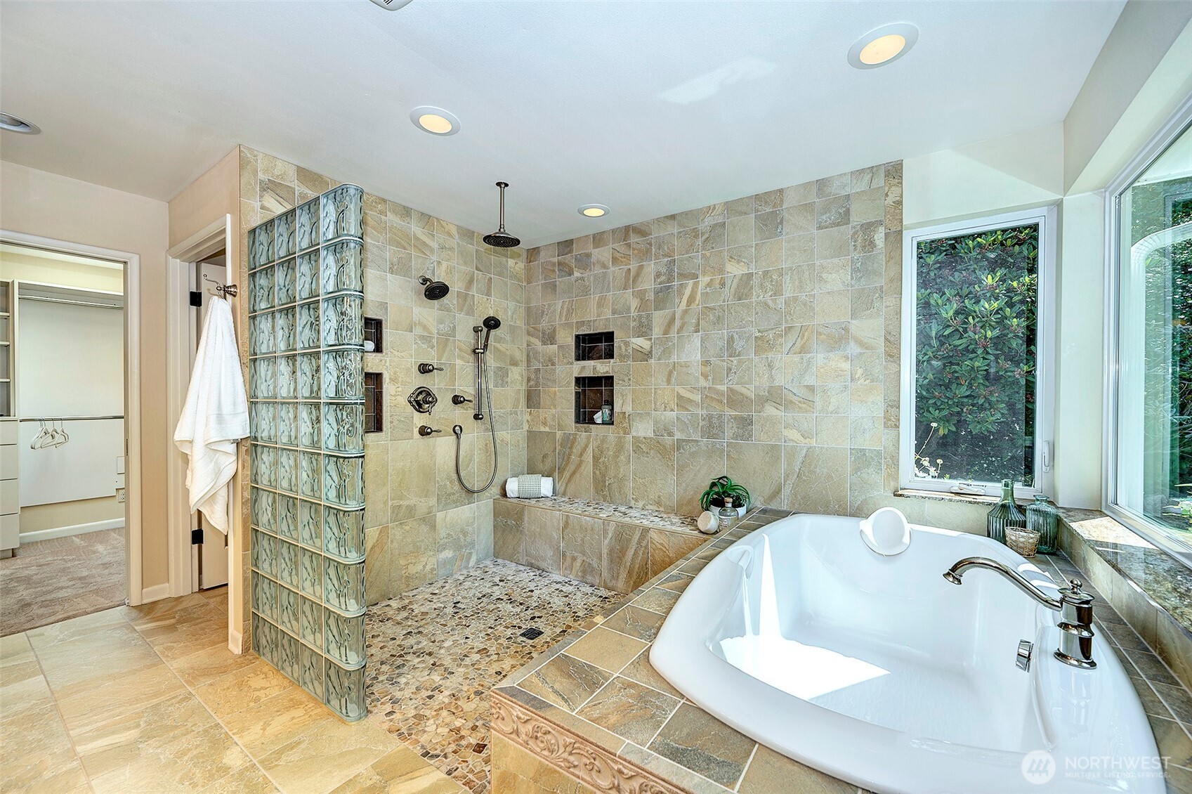 18516 Soundview Place Property Photo 20