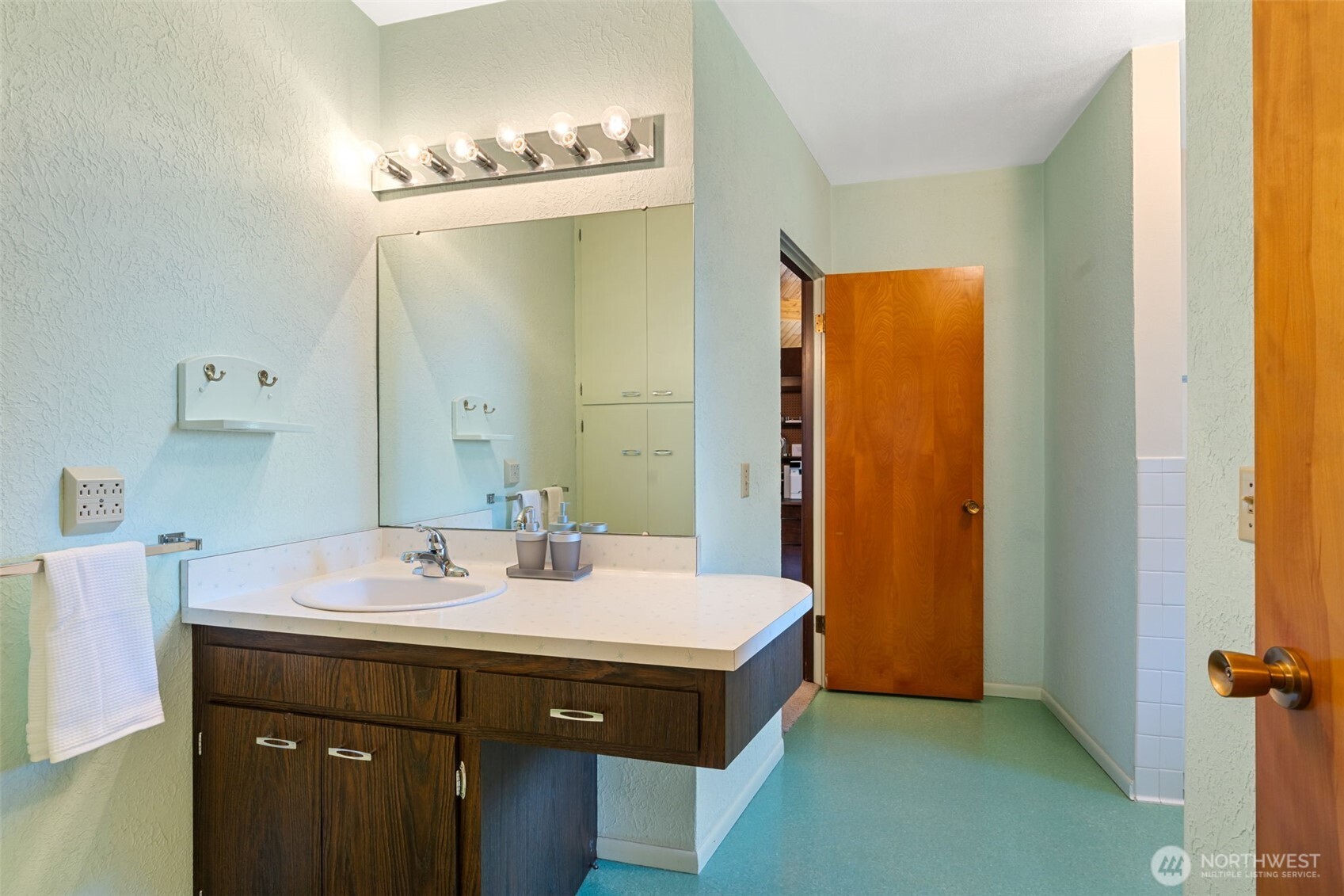 673 Cinebar Road Property Photo 26
