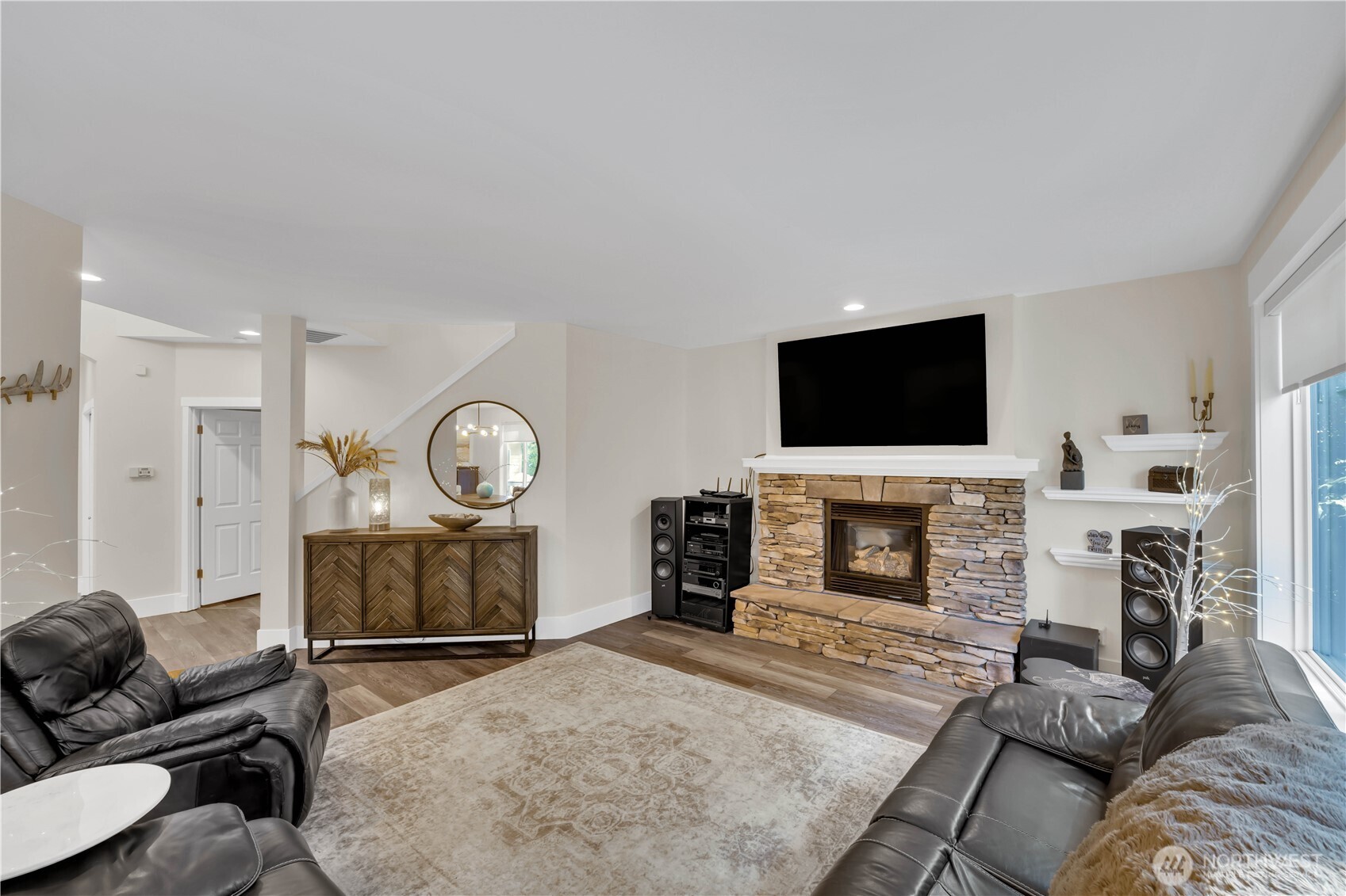 17304 Parkside Way Property Photo 9