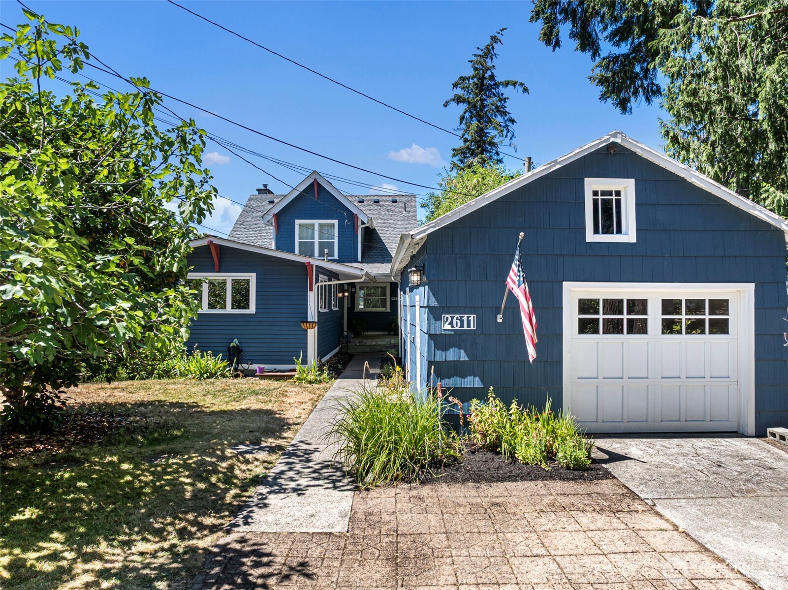 2611 Marine Drive Property Photo 2
