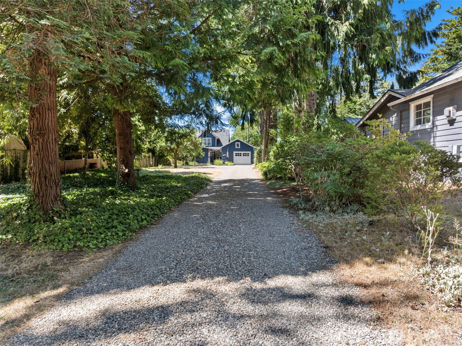 2611 Marine Drive Property Photo 11