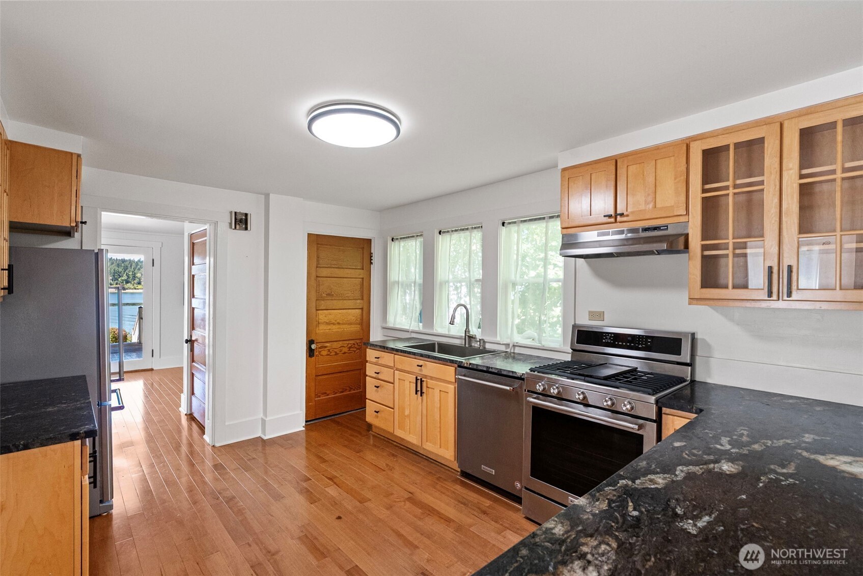 2611 Marine Drive Property Photo 23