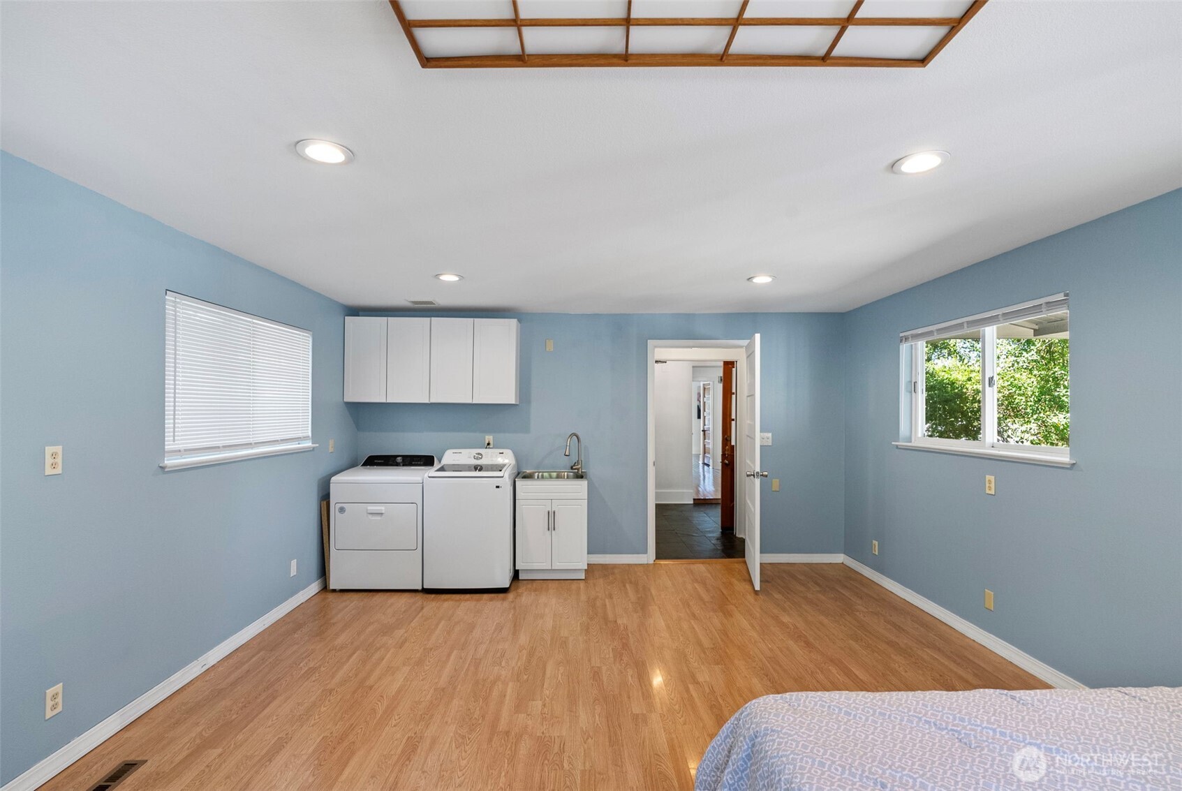 2611 Marine Drive Property Photo 27