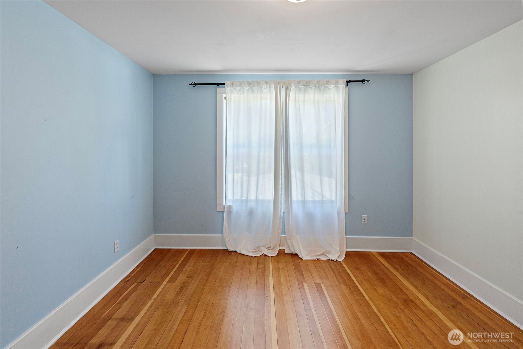 2611 Marine Drive Property Photo 33