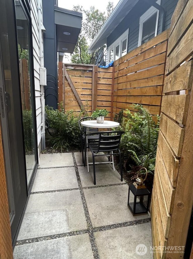 4308 Wallingford Avenue C Property Photo 8