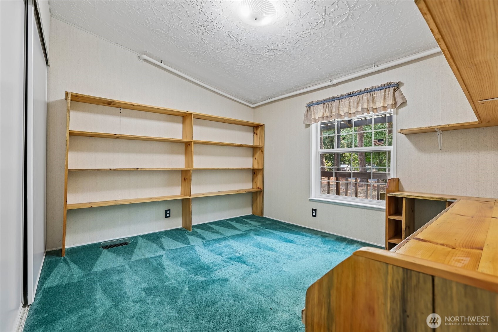 16627 230th Avenue Property Photo 14
