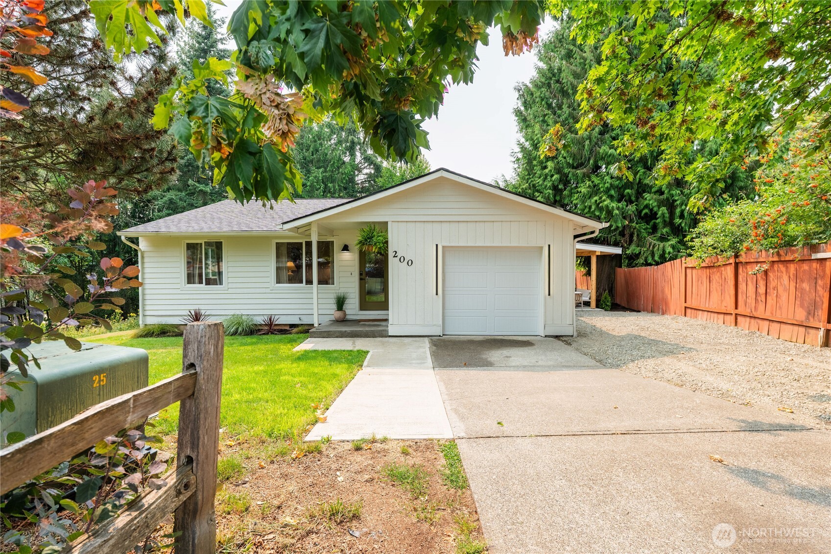 200 Saint Helens Way Property Photo 2