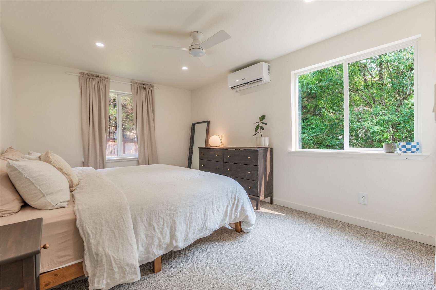 200 Saint Helens Way Property Photo 13