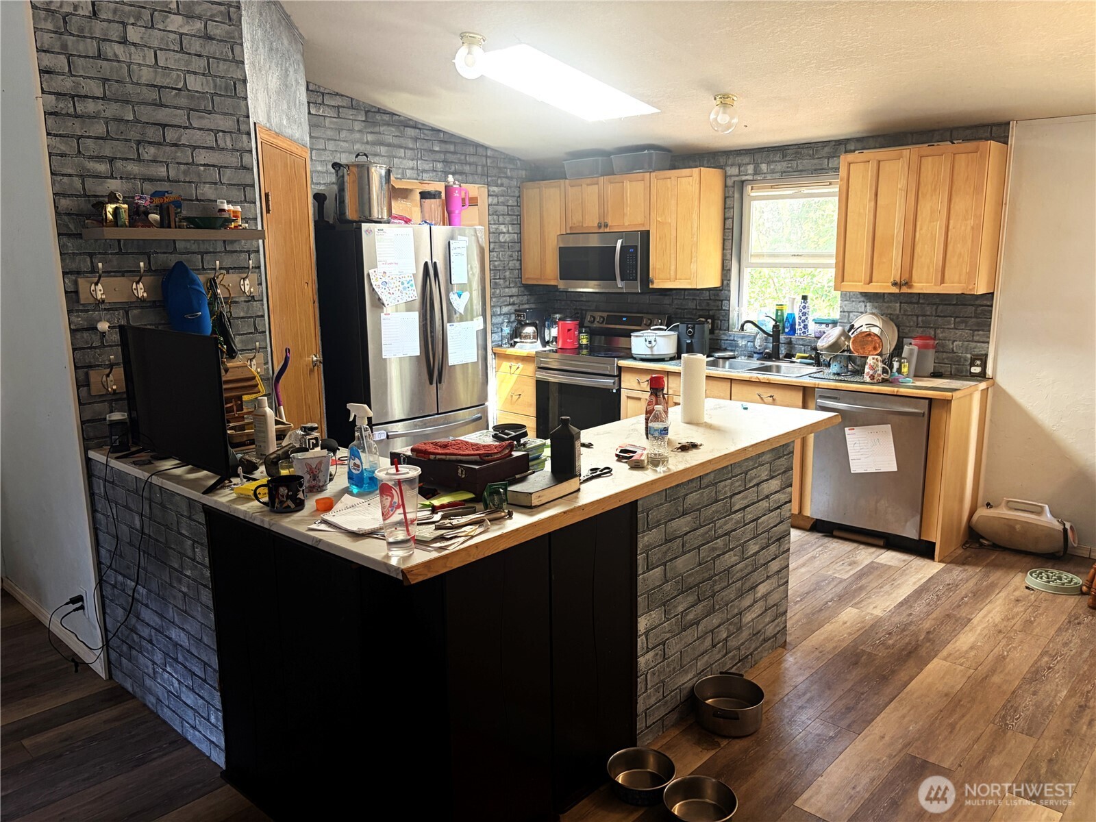 40 E Totten Place Property Photo 8
