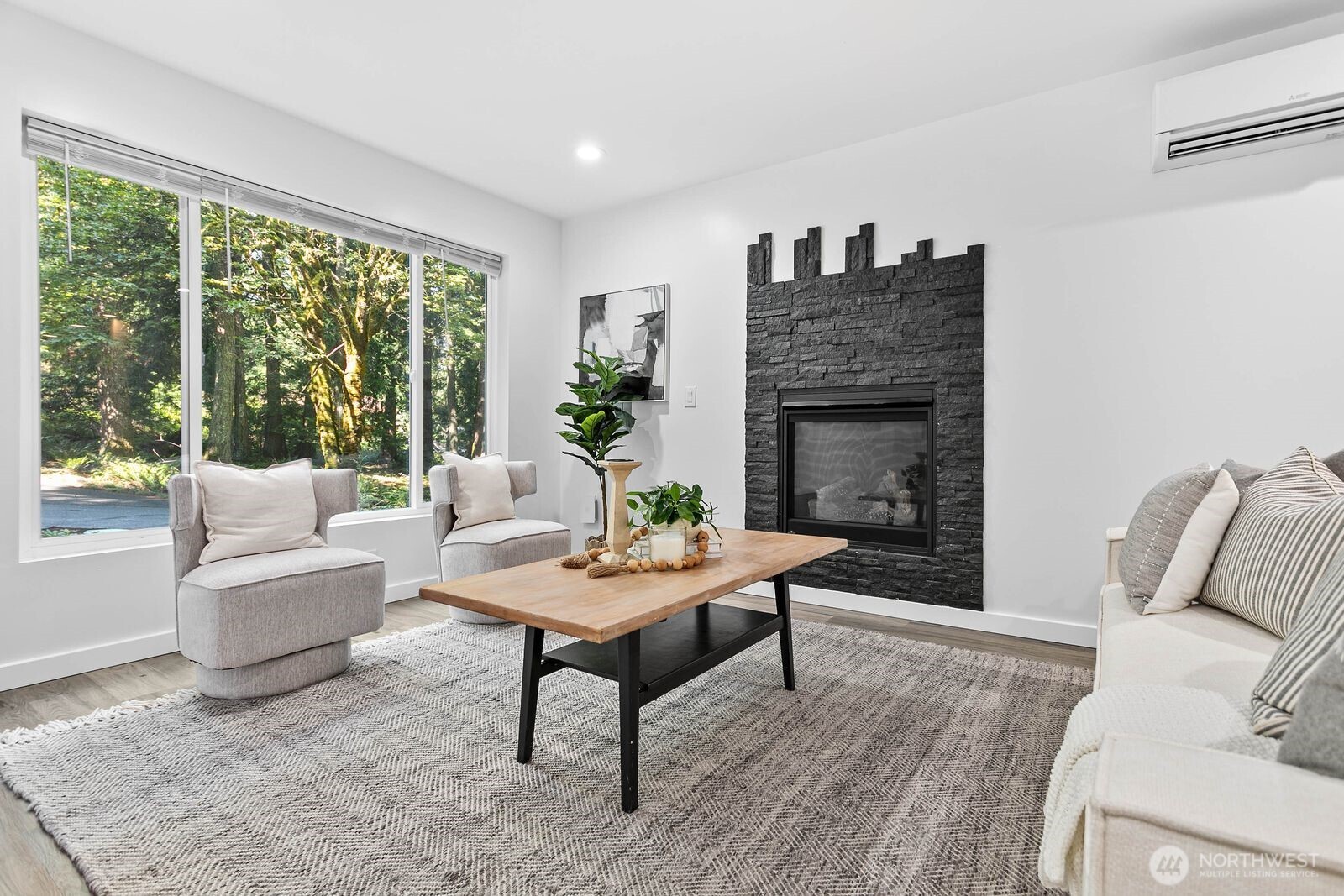 8 White Mountain Lane Property Photo 5