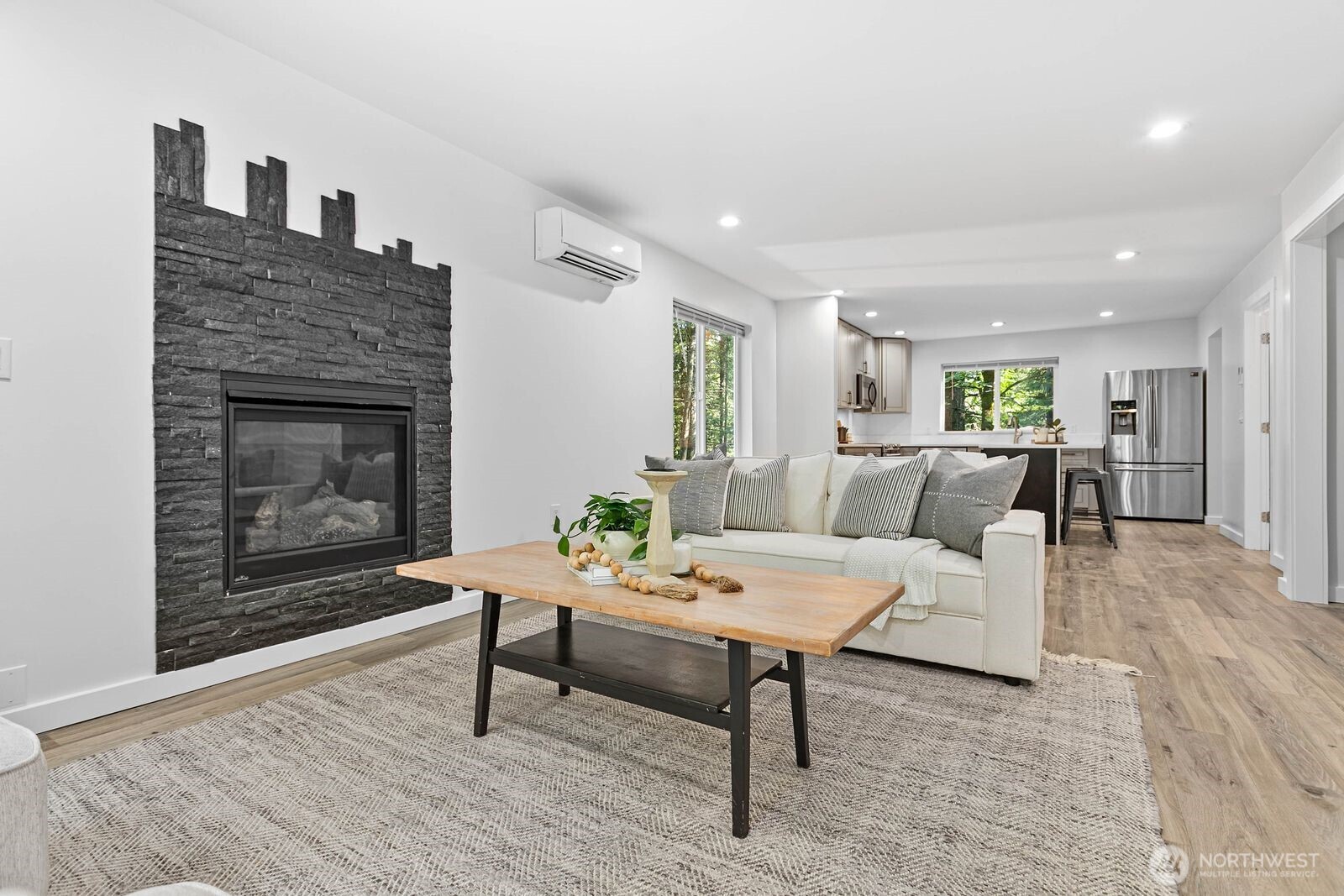 8 White Mountain Lane Property Photo 6
